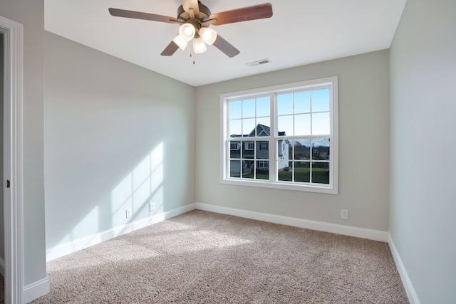 carpeted empty room featuring ceiling fan