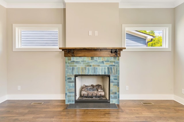 details featuring wood-type flooring and ornamental molding