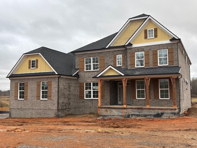 craftsman-style house with a porch