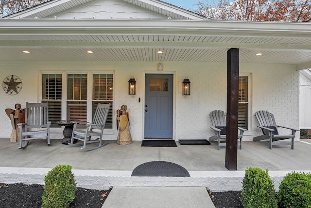 property entrance with covered porch