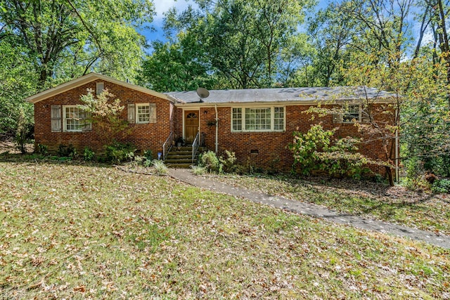 single story home featuring a front lawn