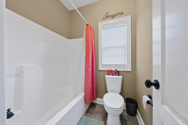 bathroom featuring toilet and shower / tub combo with curtain