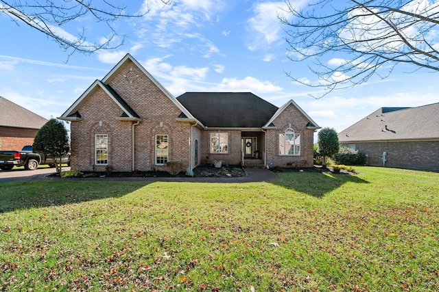 view of front of home featuring a front lawn