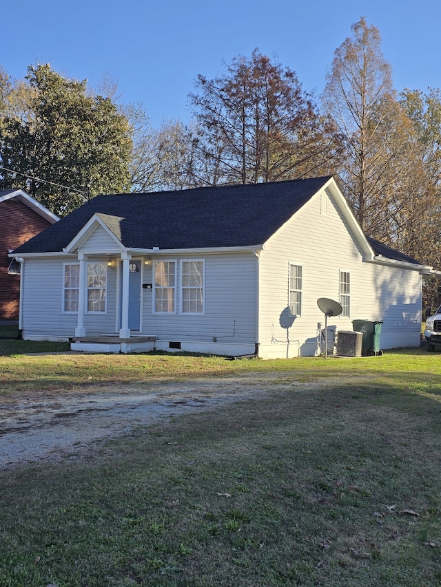 ranch-style house featuring a front yard