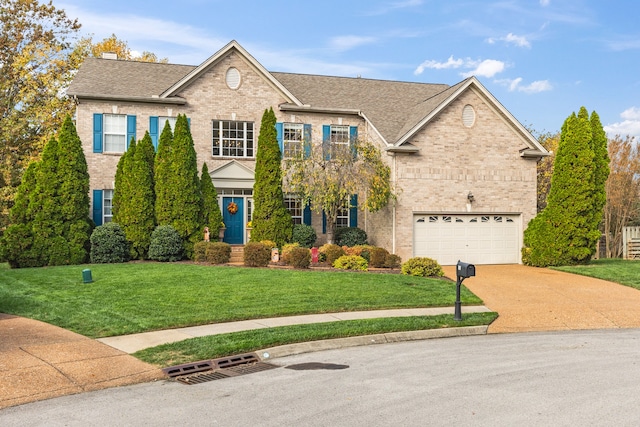 view of front of property featuring a front yard