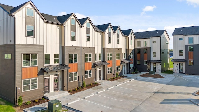 view of building exterior with a residential view