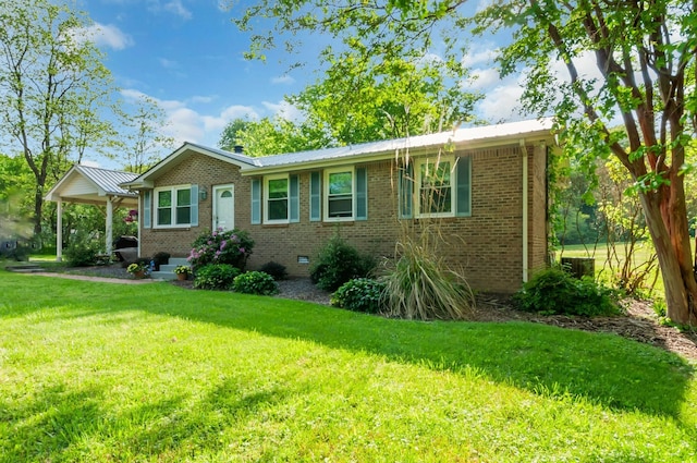 ranch-style house featuring a front yard