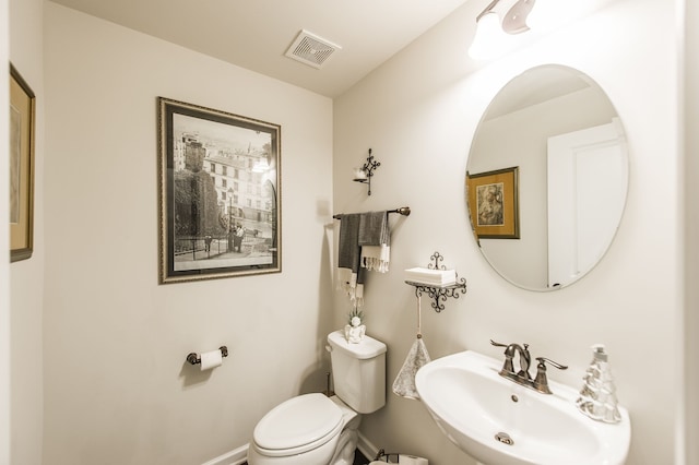 bathroom featuring toilet and sink