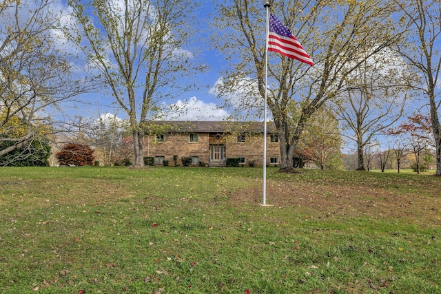 view of front facade with a front lawn