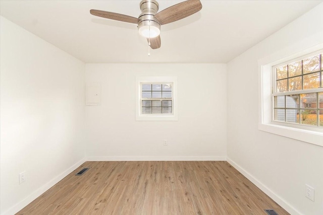 unfurnished room featuring light hardwood / wood-style floors and ceiling fan