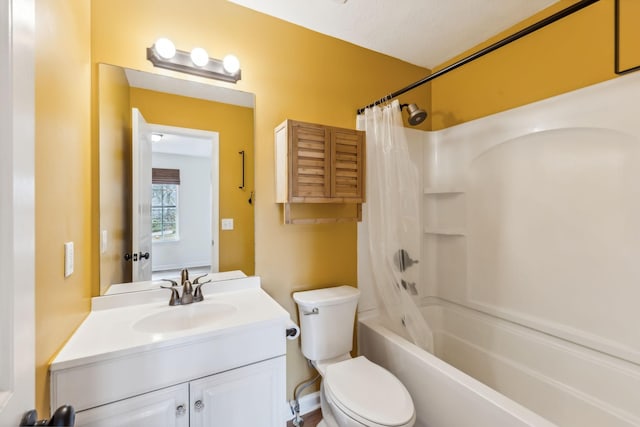 full bathroom with shower / bath combination with curtain, vanity, and toilet