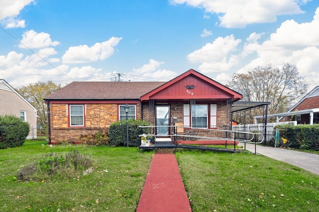 view of front of home featuring a front lawn