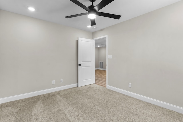 unfurnished room featuring carpet flooring and ceiling fan