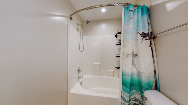 bathroom featuring shower / bath combo