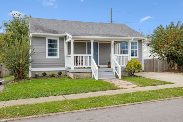 view of front of property with a front lawn and covered porch