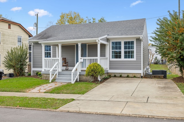 view of front of property featuring a porch, central AC unit, and a front lawn