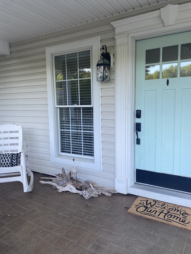 entrance to property with covered porch