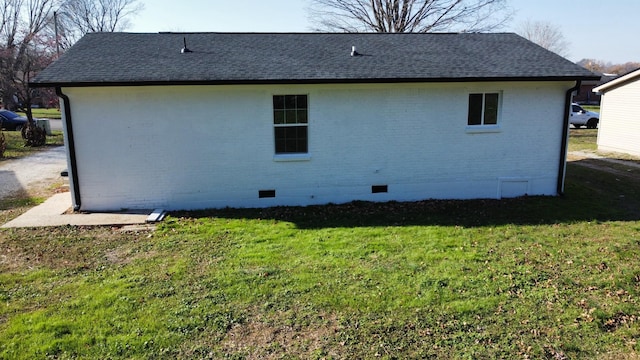 rear view of house featuring a lawn