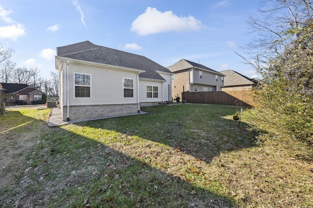 back of house featuring a lawn