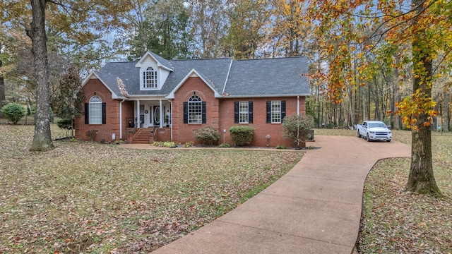 view of front of house featuring covered porch and a front lawn