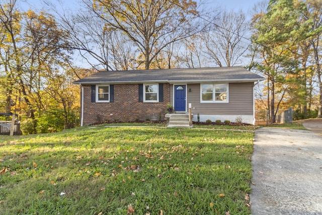 view of front of house with a front lawn