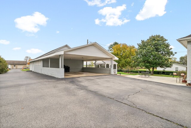428 N Main St, Trenton, KY 42286 - view of side of home with a carport