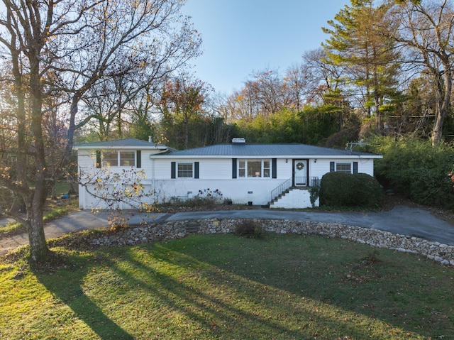 ranch-style home with a front yard