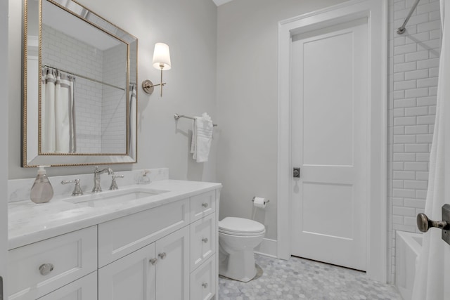 full bathroom featuring shower / bathtub combination with curtain, vanity, and toilet