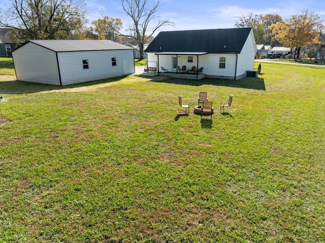 view of yard featuring cooling unit and an outdoor structure