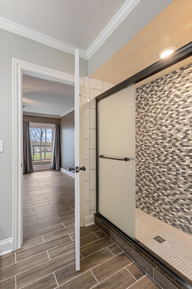 bathroom featuring crown molding