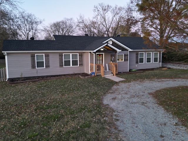 ranch-style home featuring a front lawn