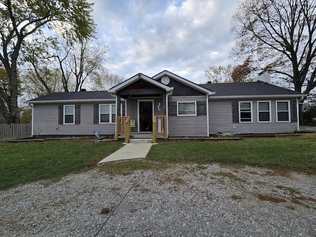 view of front of home featuring a front lawn