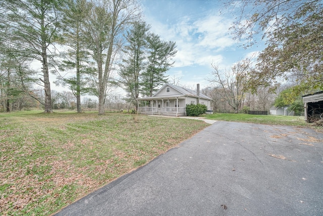 view of front facade with a porch and a front yard