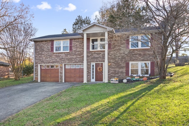 view of front facade featuring a front yard and a garage