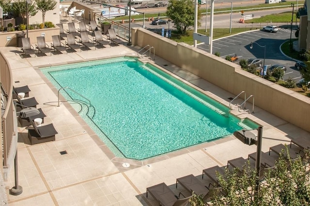 view of swimming pool