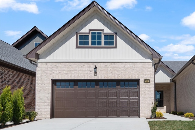 view of front facade with a garage