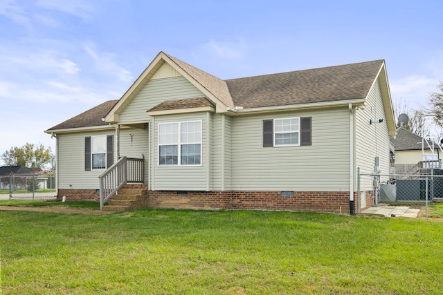 view of front of home featuring a front yard