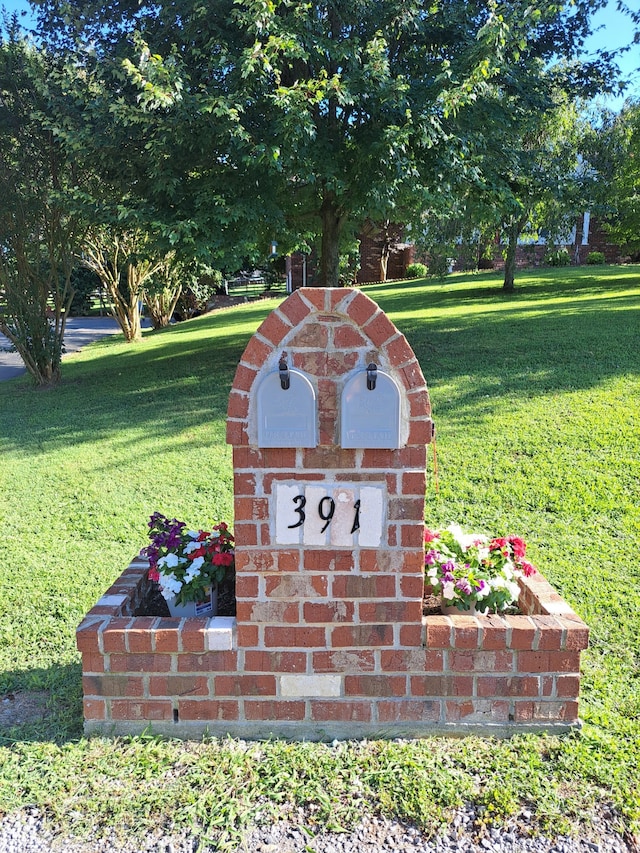 community / neighborhood sign with a lawn