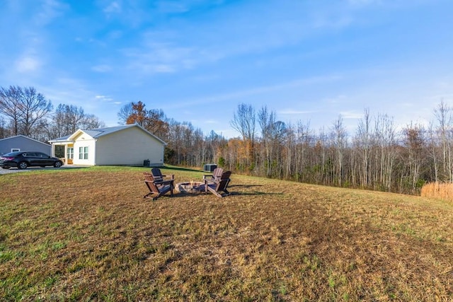 view of yard featuring an outdoor fire pit