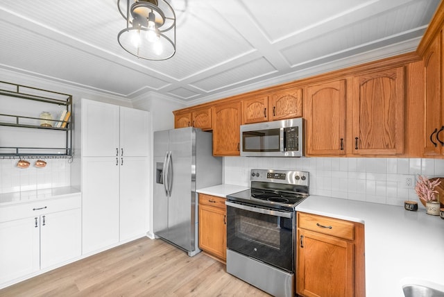 kitchen with decorative backsplash, light wood-type flooring, and appliances with stainless steel finishes