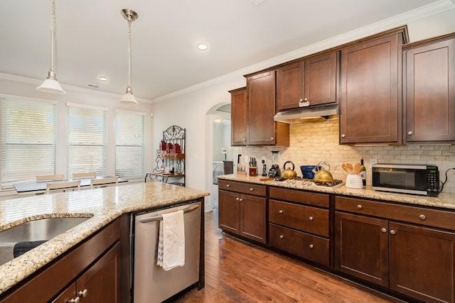 kitchen with ornamental molding, hanging light fixtures, appliances with stainless steel finishes, and dark wood-type flooring