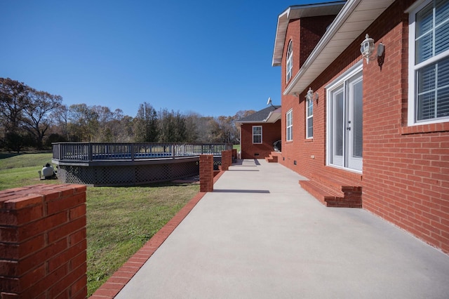 view of yard with a patio