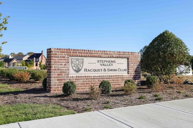 view of community / neighborhood sign