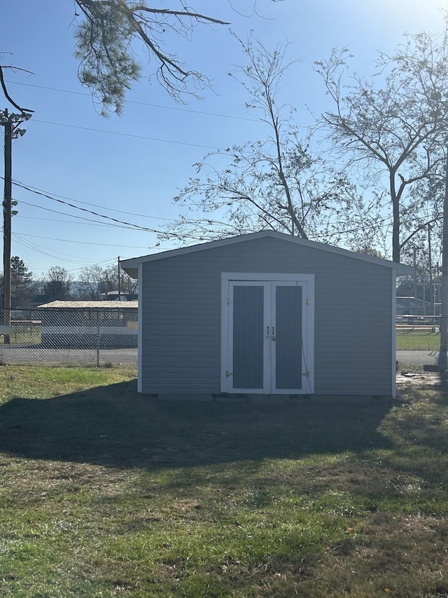 view of outdoor structure with a yard