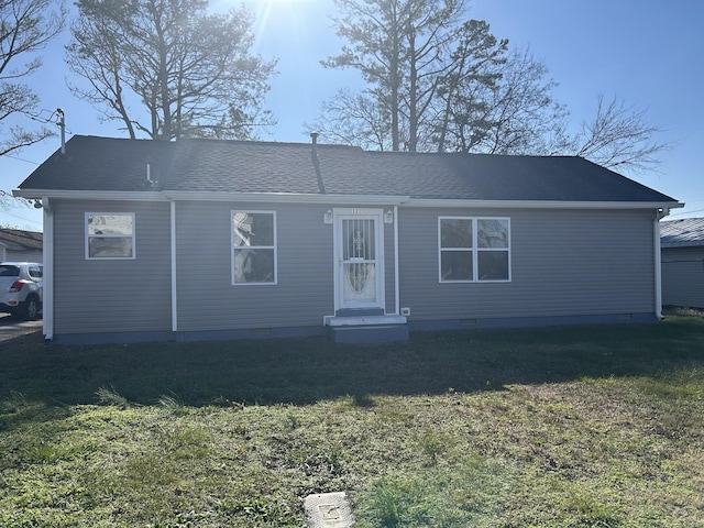 view of front facade featuring a front yard