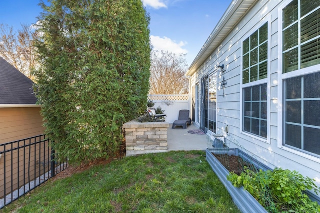 view of yard with a patio