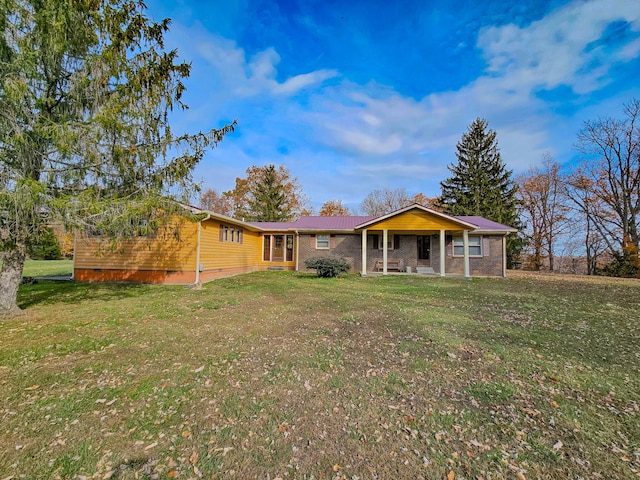 view of front facade with a front lawn