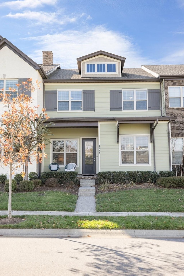 view of front of home featuring a front lawn