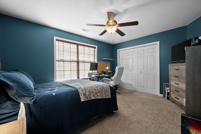 bedroom featuring carpet flooring, ceiling fan, and a closet