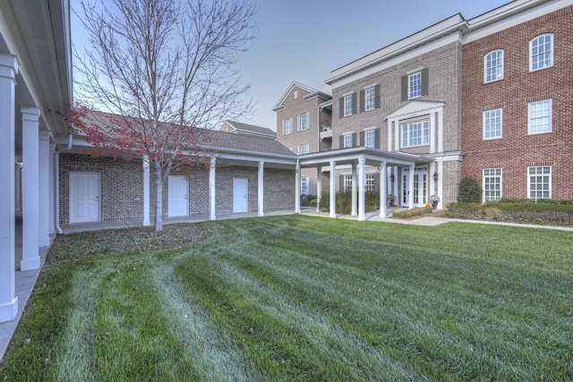 view of front of property with a front lawn